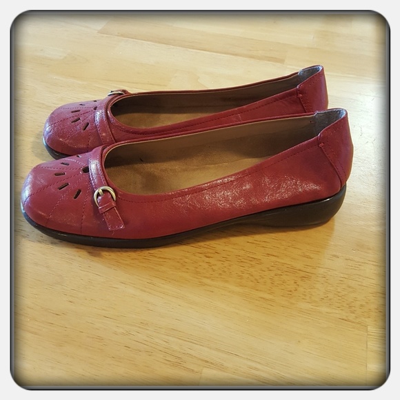Aerosole Shoes - Woman's Red Aerosole Flats Size 10M